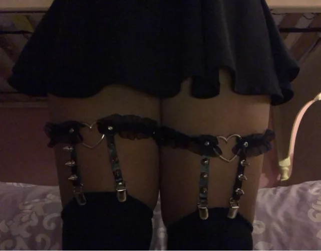 Needed the garters cause the thigh highs just roll down :(