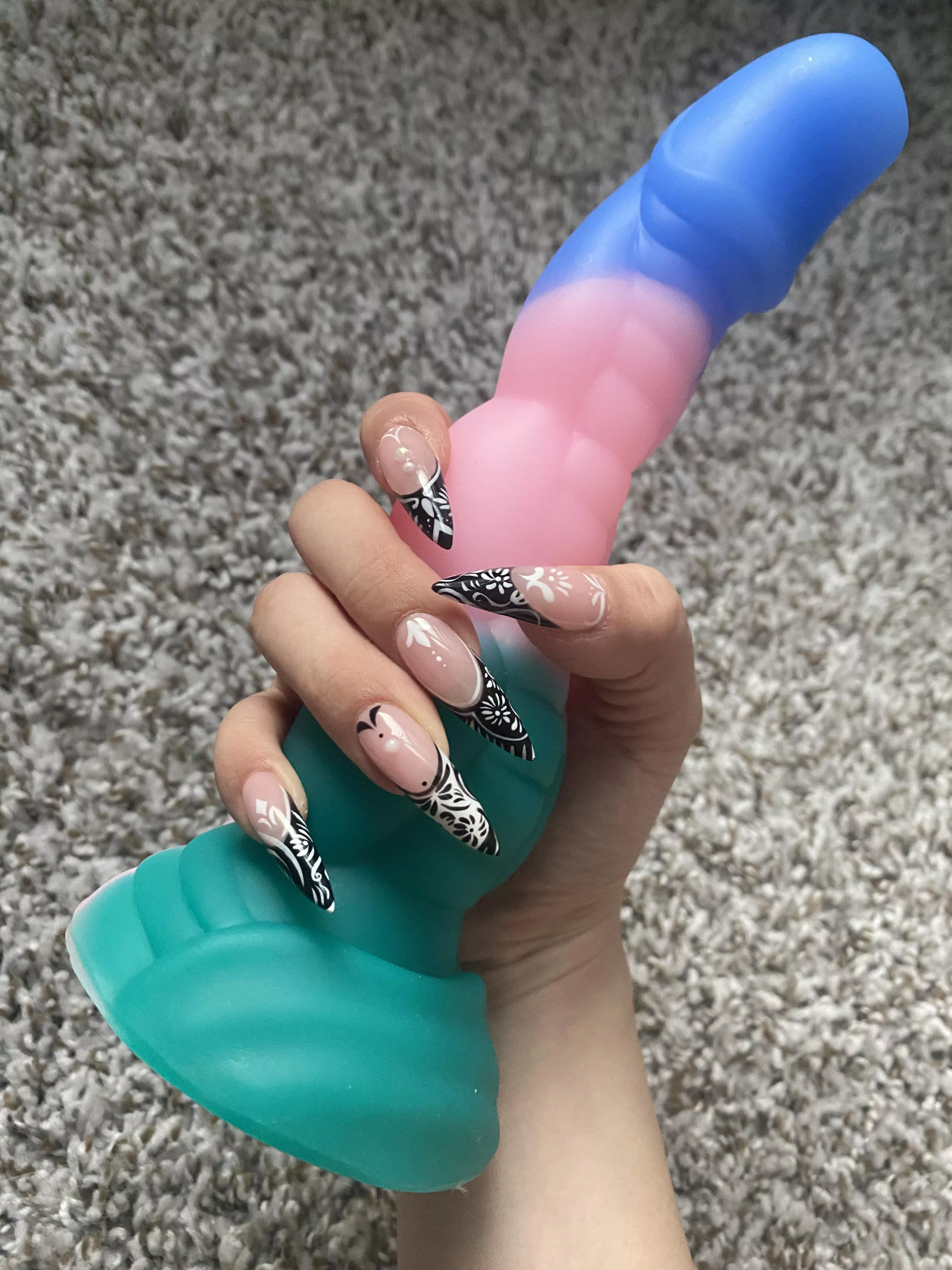 New set of claws🤍🖤