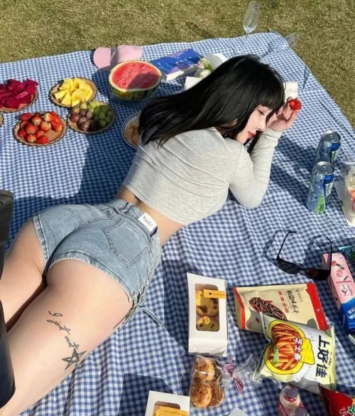 Nice umm... Picnic
