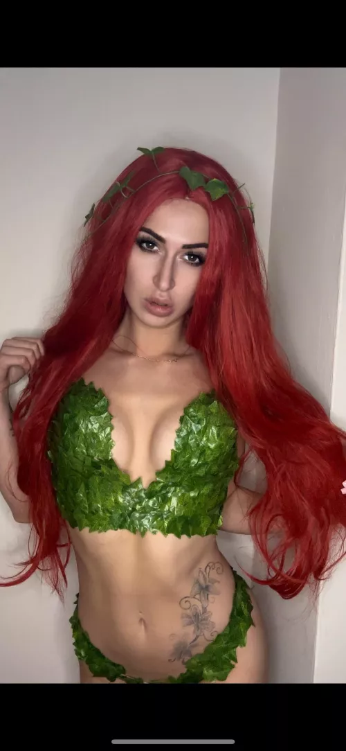 Poison ivy by mialondyn