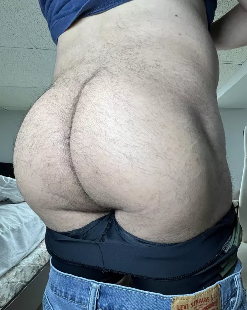 Recommend knee sleeves when squatting.