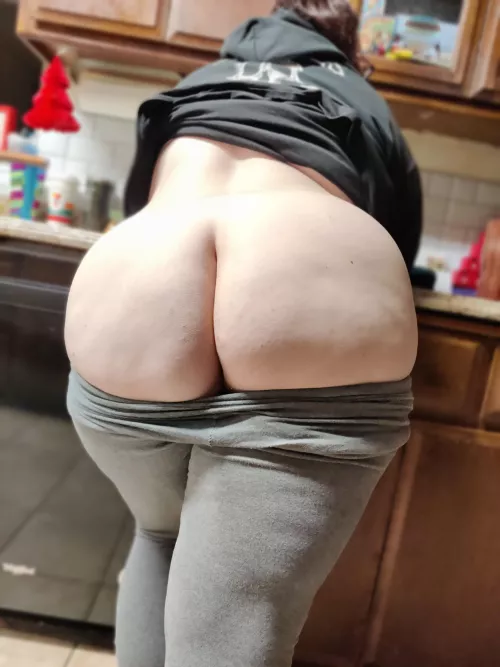 [SELLING] Big Beautiful Goddess for your naughtiest desires 😈😈 Spoil me and I'll spoil ya right back 😜 fetish friendly open-minded girl [VID][PIC][CAM][GFE][RATE][SEXT][SUB][DOM][PTY]