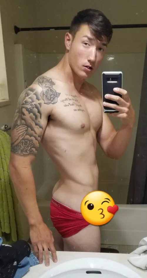 since it's humpday here's a cheeky one 😏