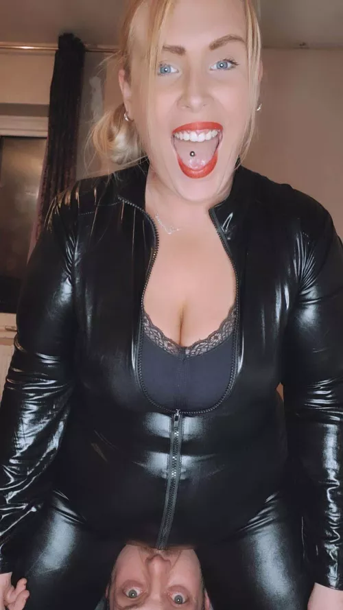 Sitting on his face until his eyes pop👀