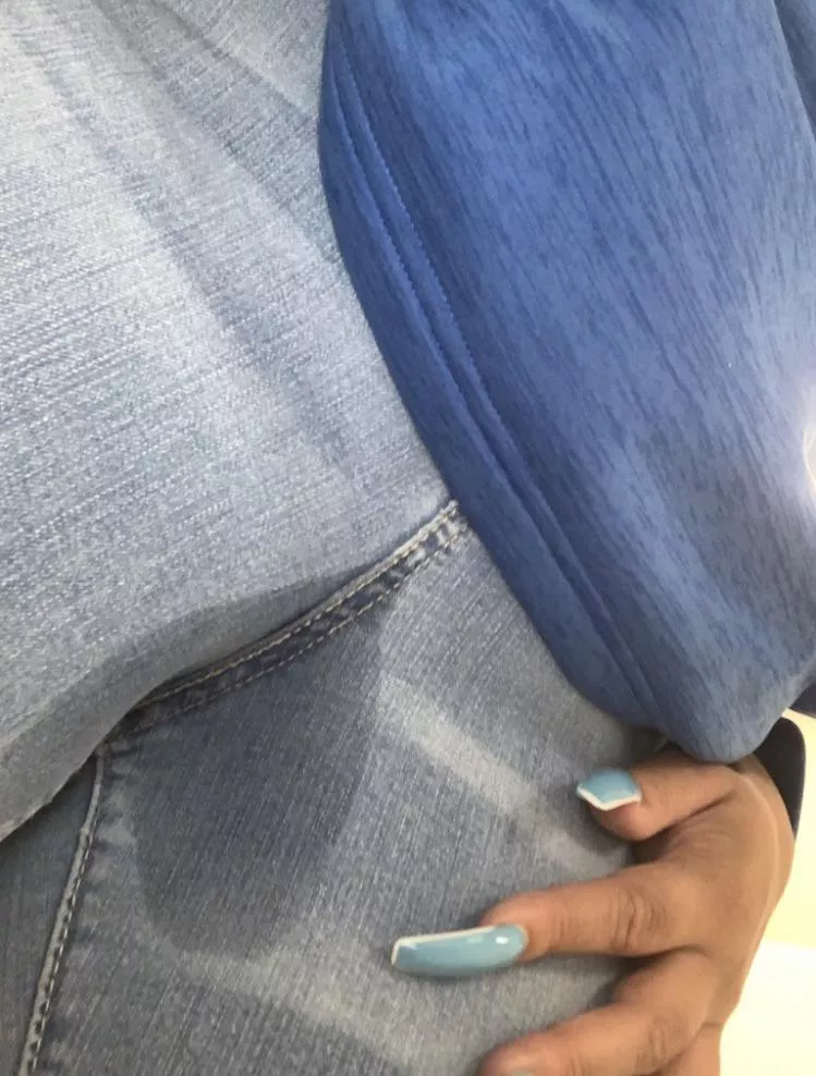 Soaked thru my panties and jeans at work the other day, I kept my legs spread allll day so I could keep smelling myself 🤤