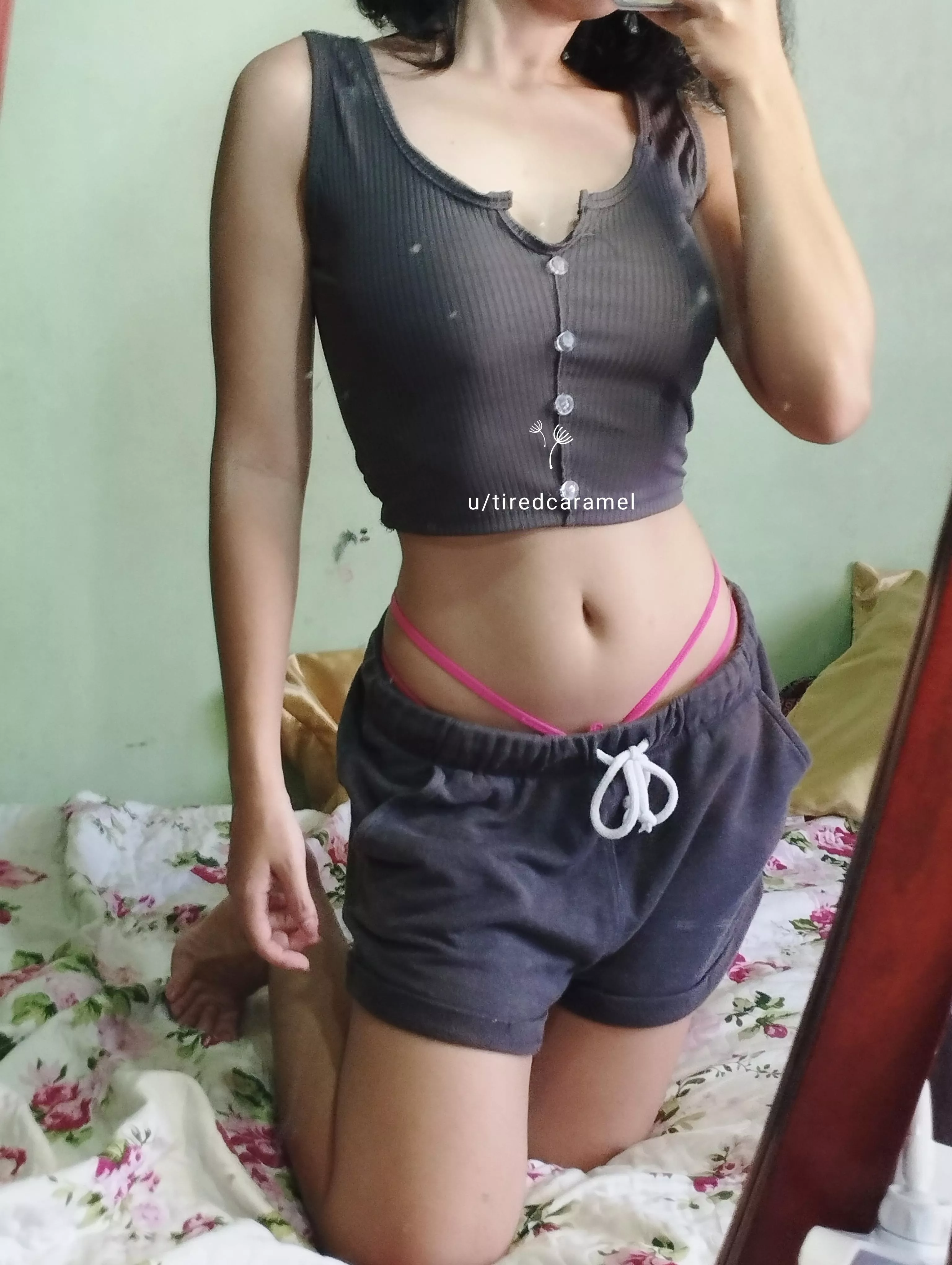 something's peeking 👀 (f)