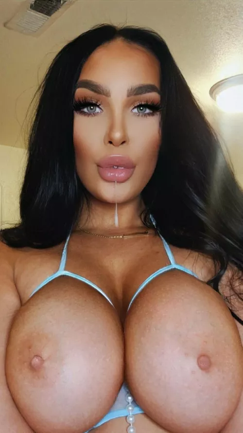Thats a perfect bimbo right there, thats right, spit on those big tits 🤤