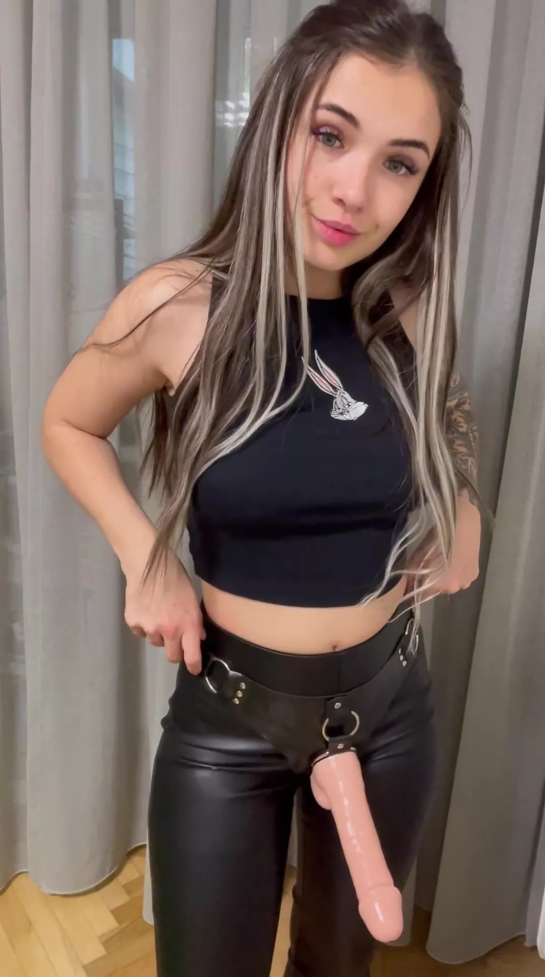 This strapon wants to visit your every hole