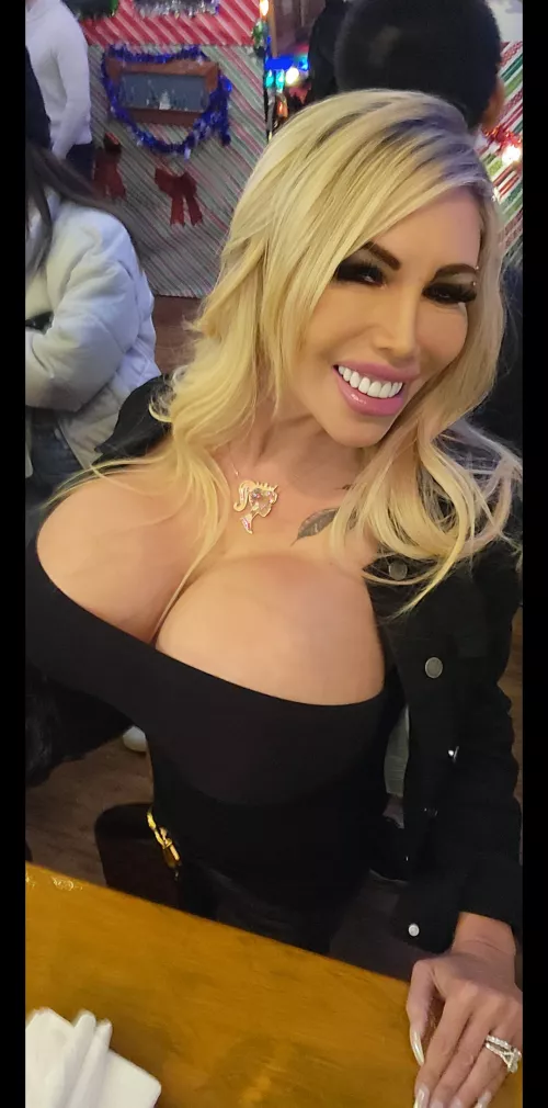 This trophy like to show off