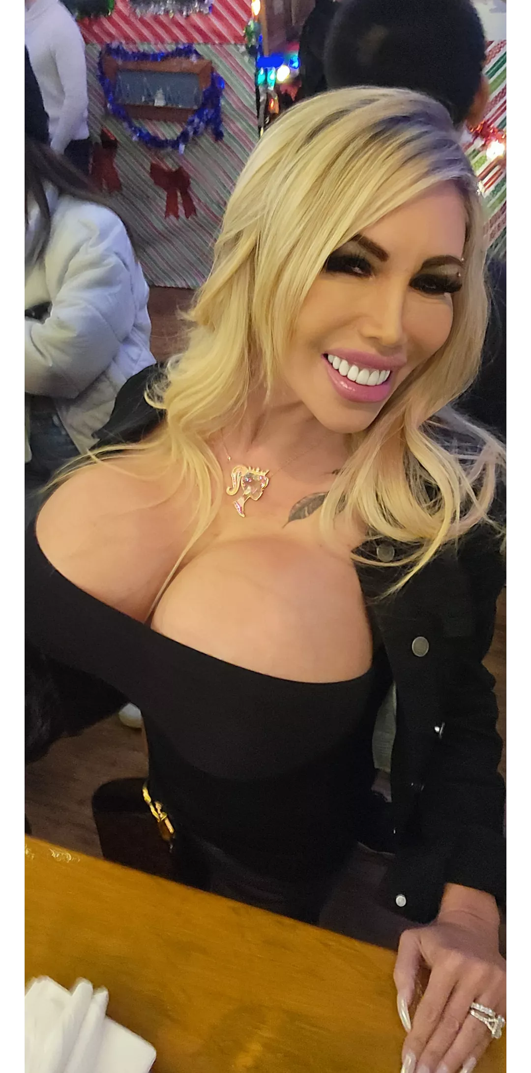 This trophy like to show off