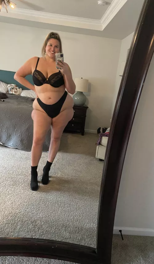 This version of mom comes with hips, thighs, and a killer smile