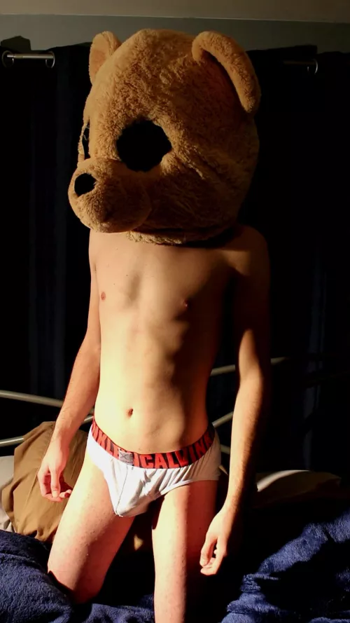 What do people think of a twink with a bear head😂?
