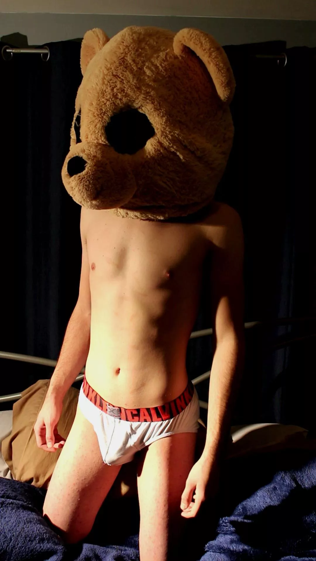 What do people think of a twink with a bear head😂?