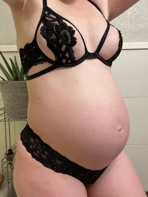 You’d eat me out right babe?🖤