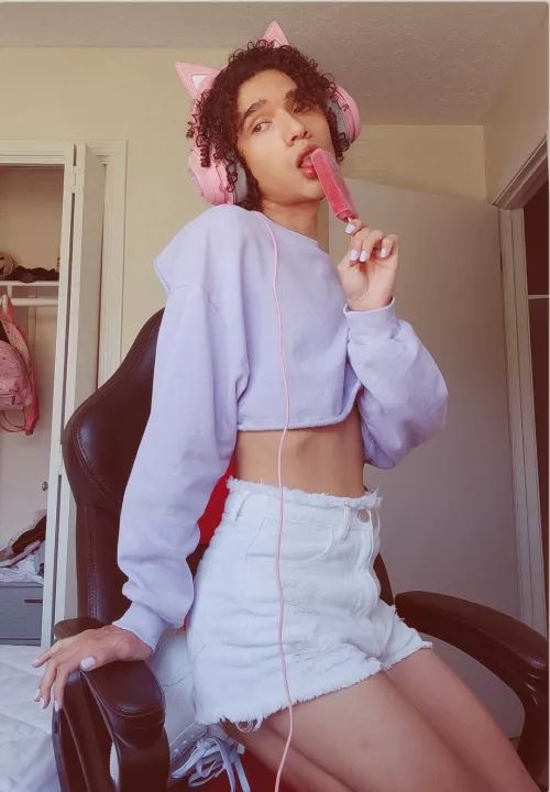 Your femboy gaymer at your service 🎮🎮🕹