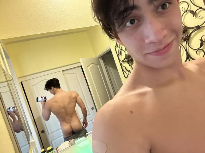 18 year old from behind 😘😘👅👅