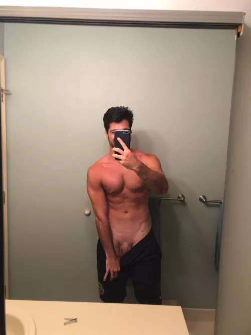A pre-workout flash in the [m]irror