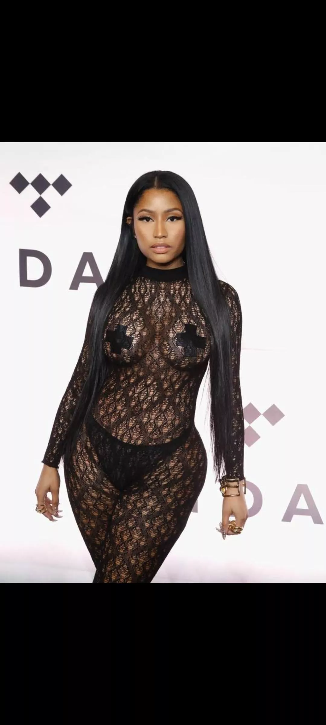 Anyone wanna get bi for Nicki?