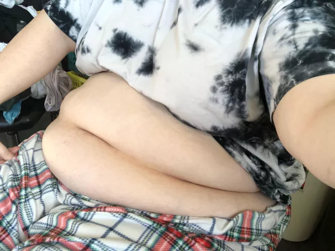 Big belly for a big piggy hehe can’t decide what to get for lunch any ideas? (21 f NY)