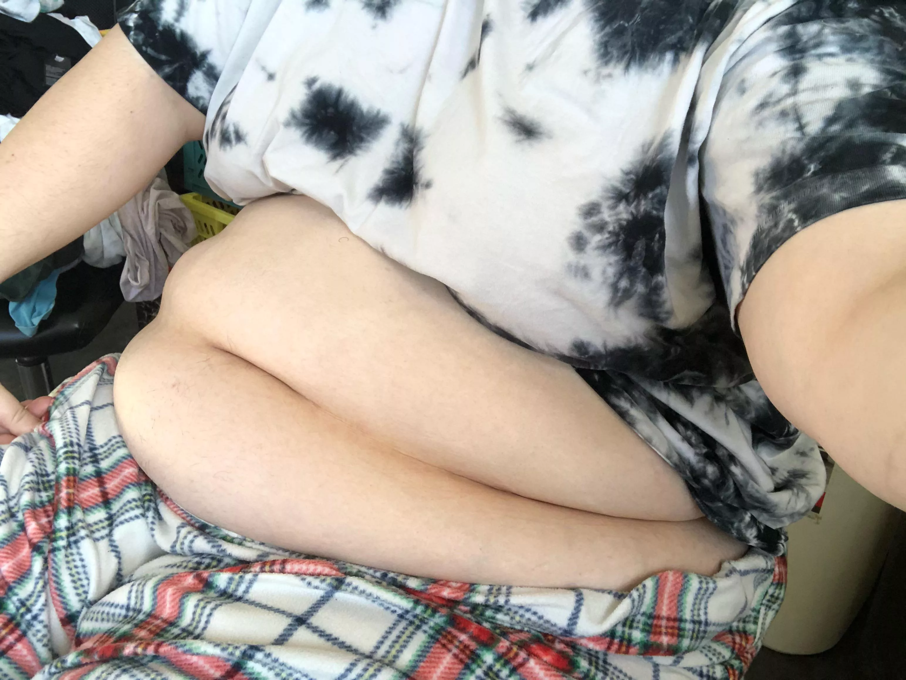 Big belly for a big piggy hehe can’t decide what to get for lunch any ideas? (21 f NY)