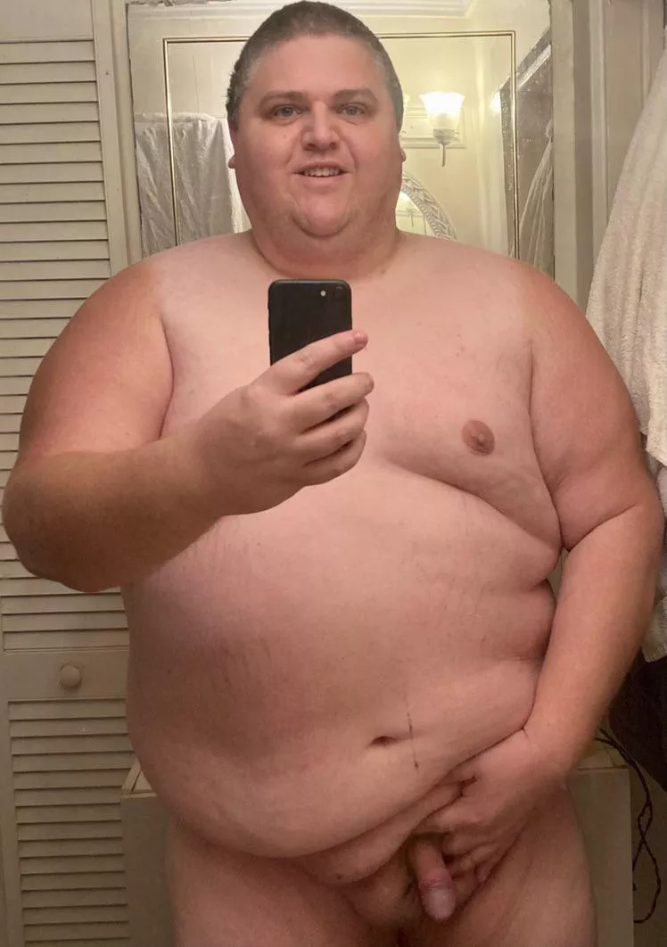 Big chubby Dominant masculine bull daddy loves femboys and twinks. Anyone like the big boys?