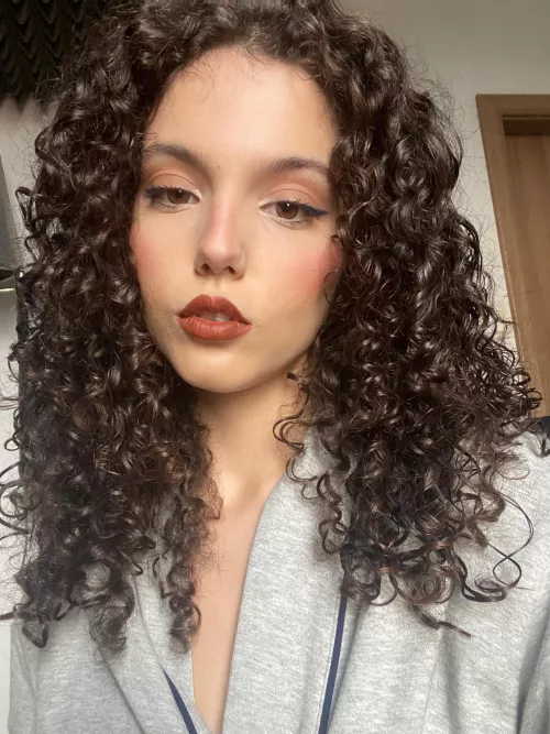 Can I leave my lipstick on your cock?😘