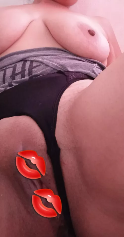 Curves of a Latina milf 💋💋