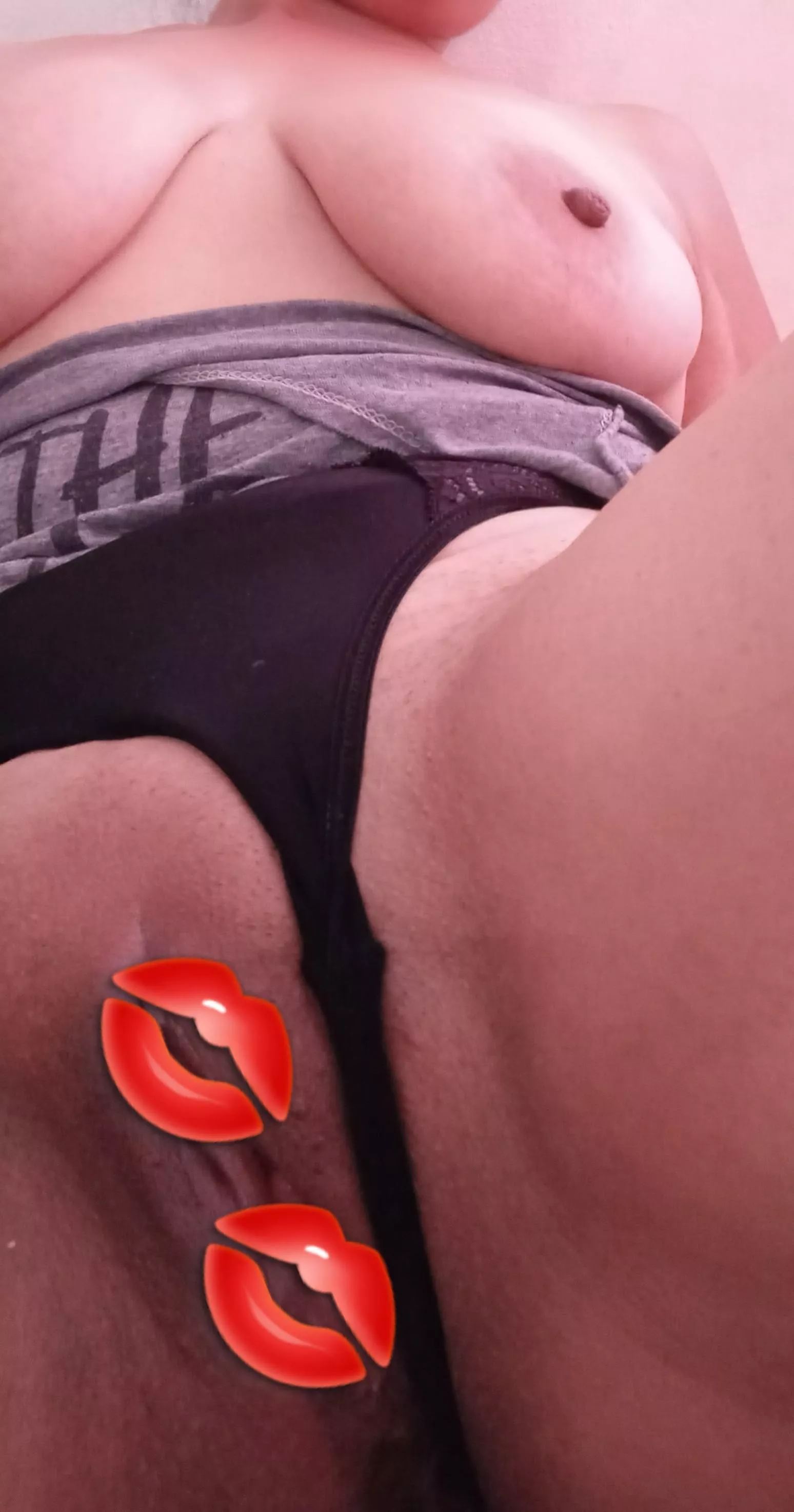 Curves of a Latina milf 💋💋