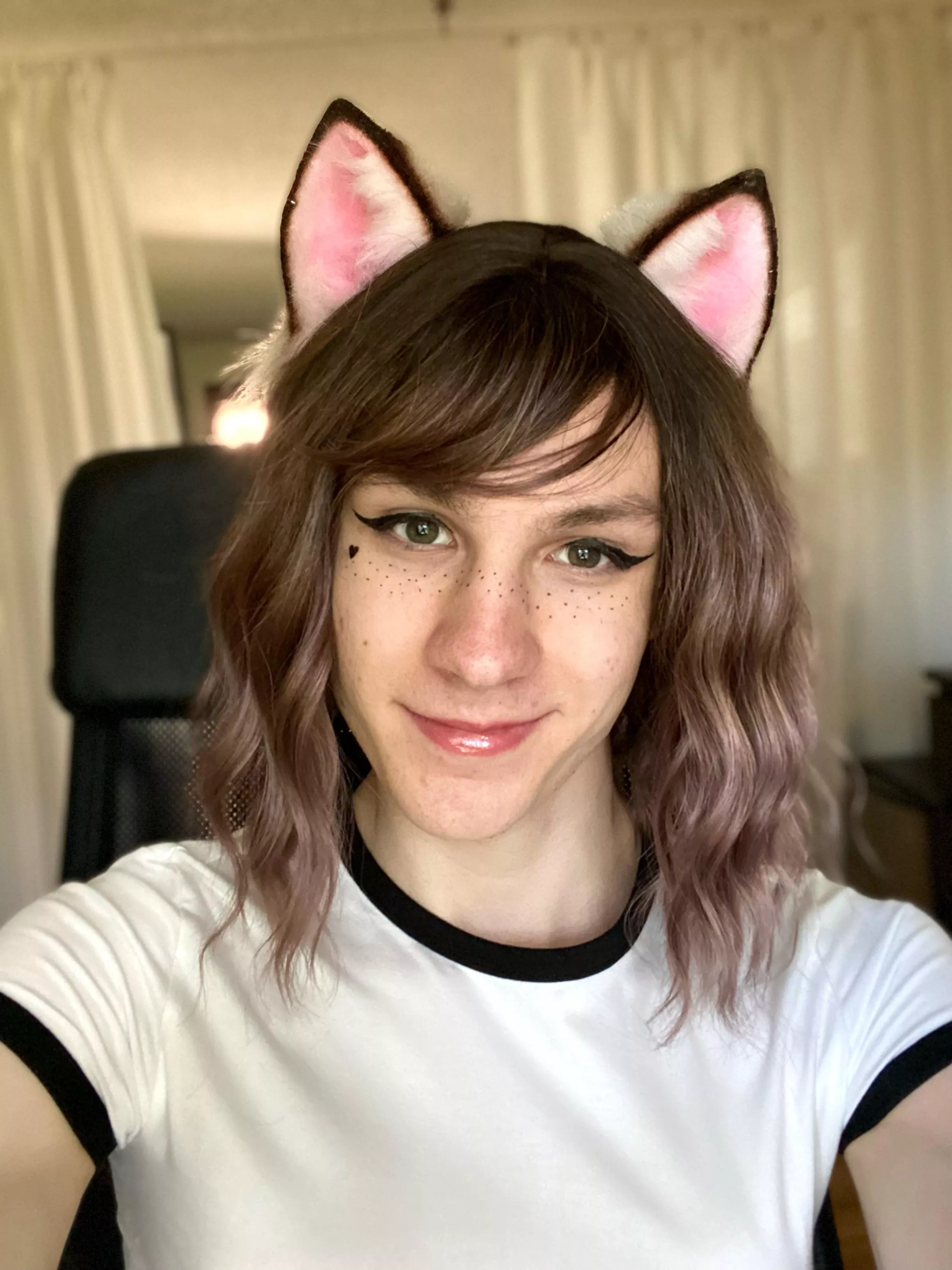 Did my makeup, its kinda cute