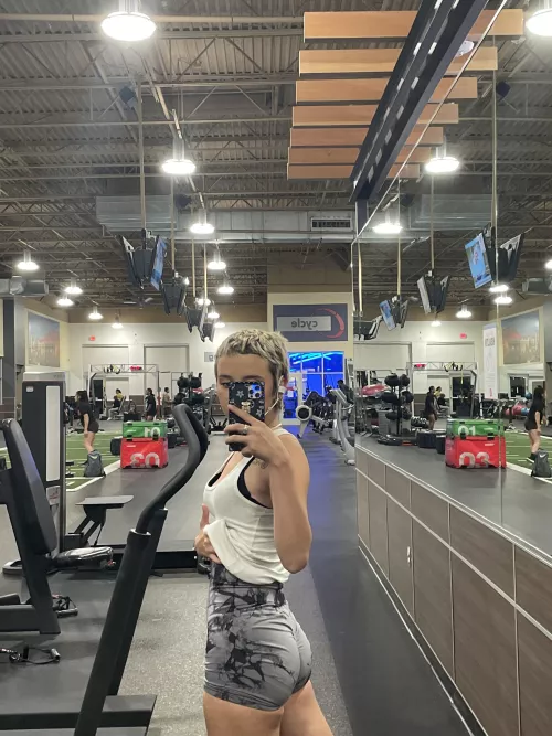 does anyone want to fuck my girl??