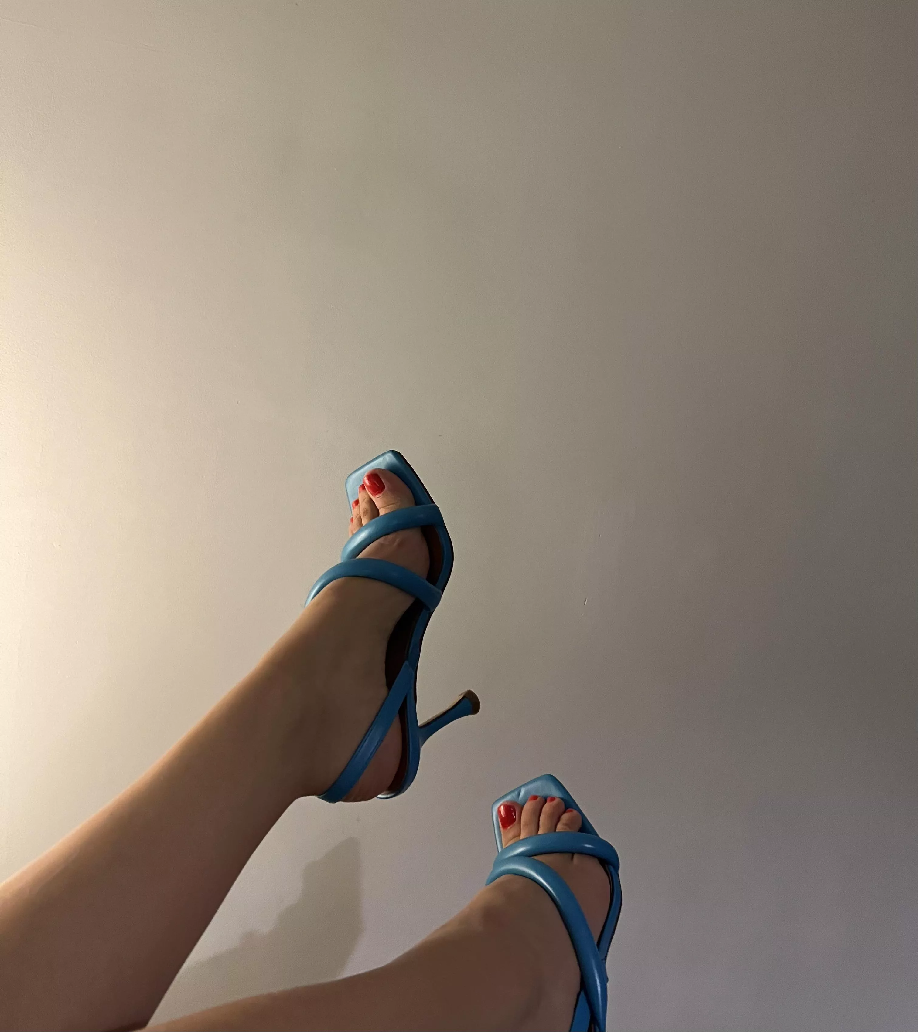 Does blue look good on me? 💙