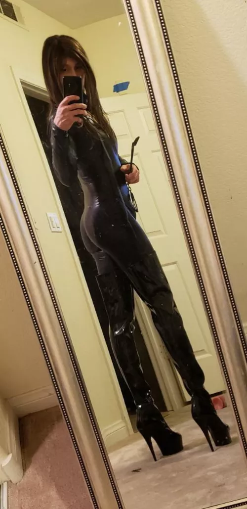 [domme] On your knees and lick my boots