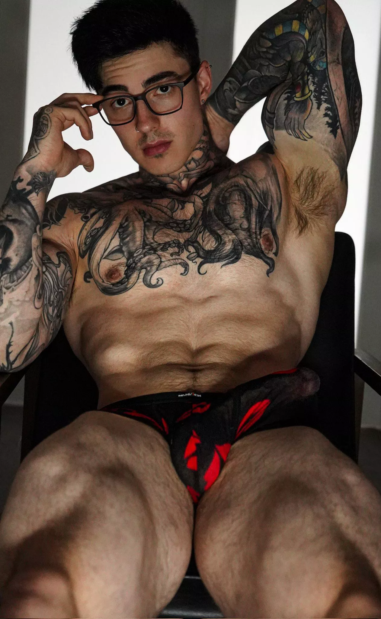 Don’t lie- what’s the first thing you’re looking at…😌?