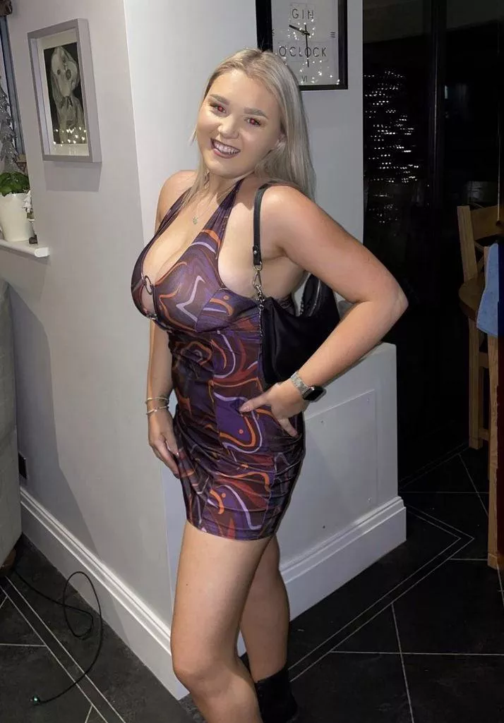 Eleanor has got udders for days