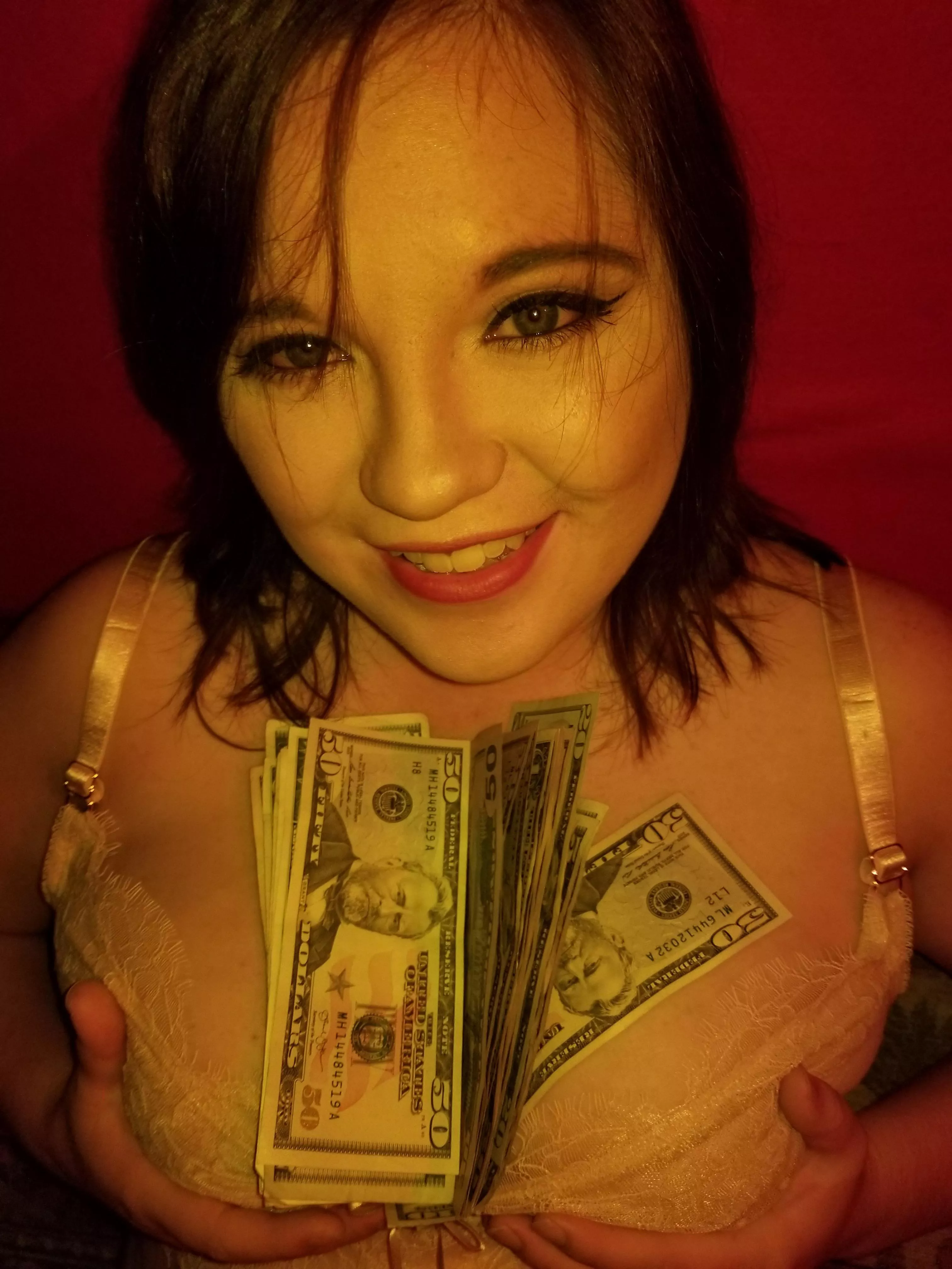 (F 29) Tribute for a happy whore?