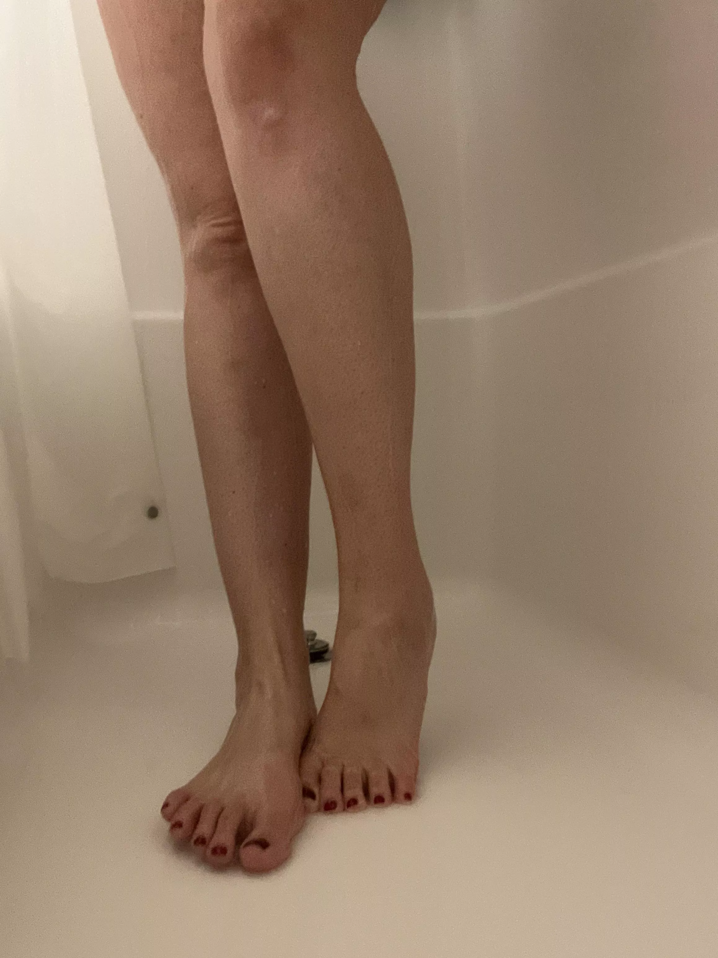 [F] Come a little closer so I can wrap my long smooth legs around you