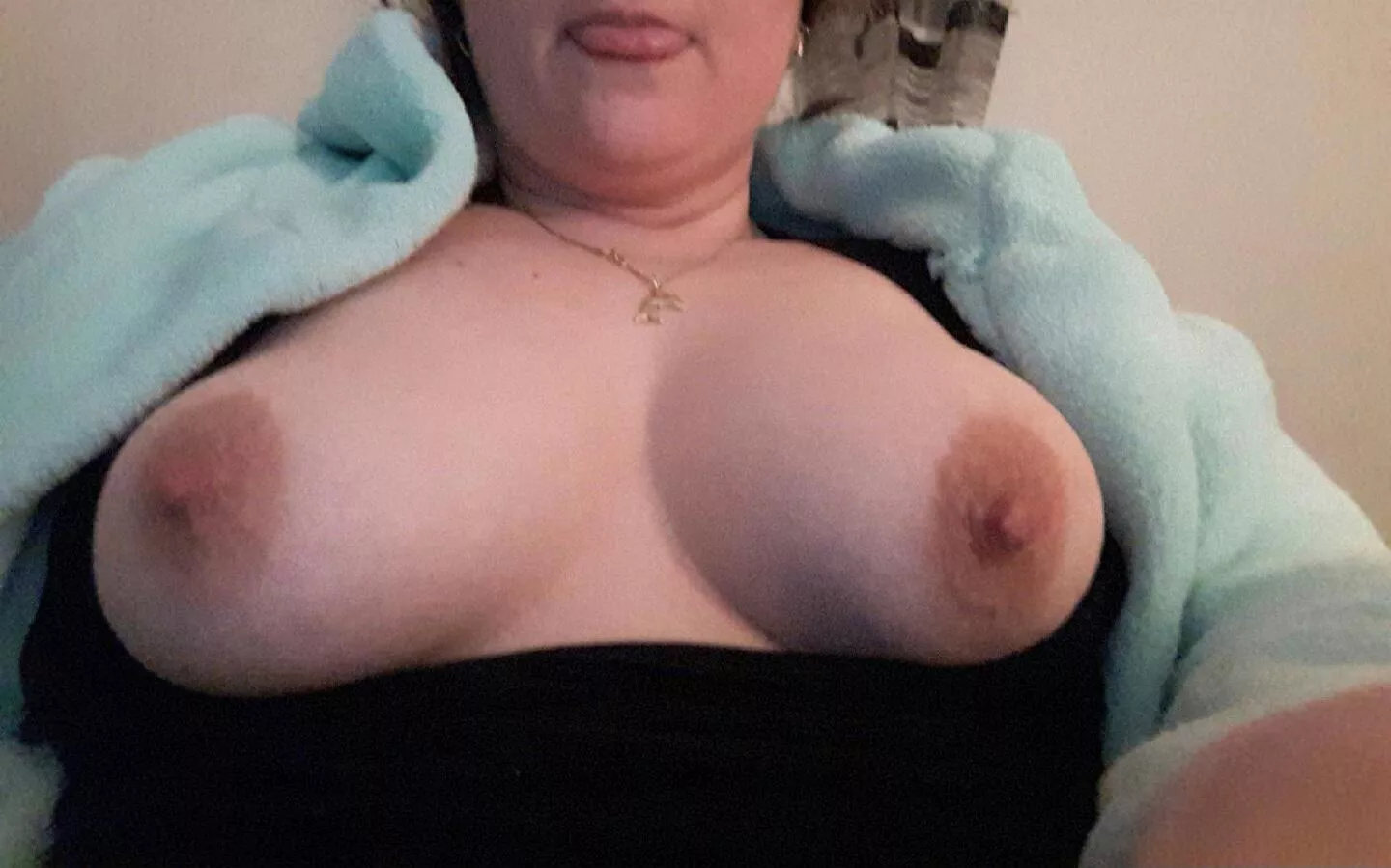 F34 I know you like my boobs!