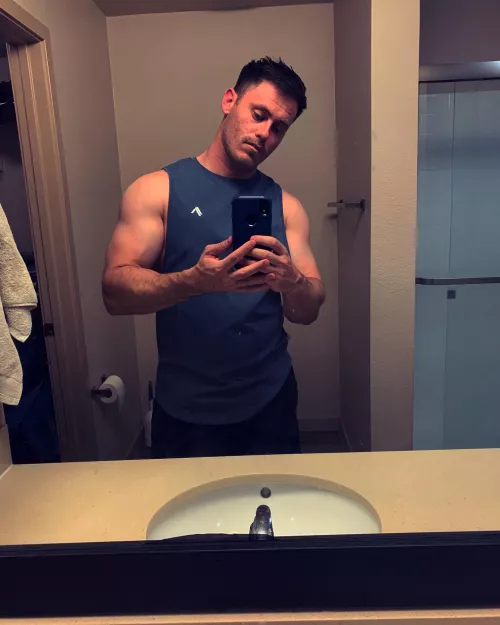Fit guy Looking for fun