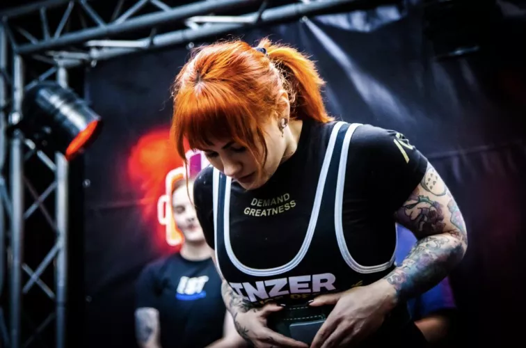 Get yourself a girl that lifts heavy 😈💪🏻