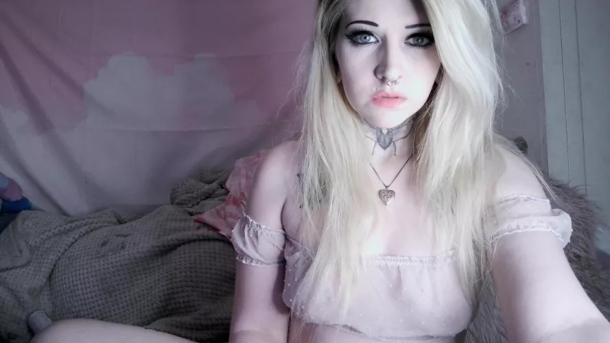 going live now, link in comments ♡