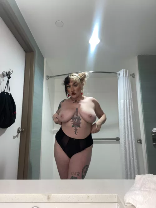 Hi 🖤 what are you up to?