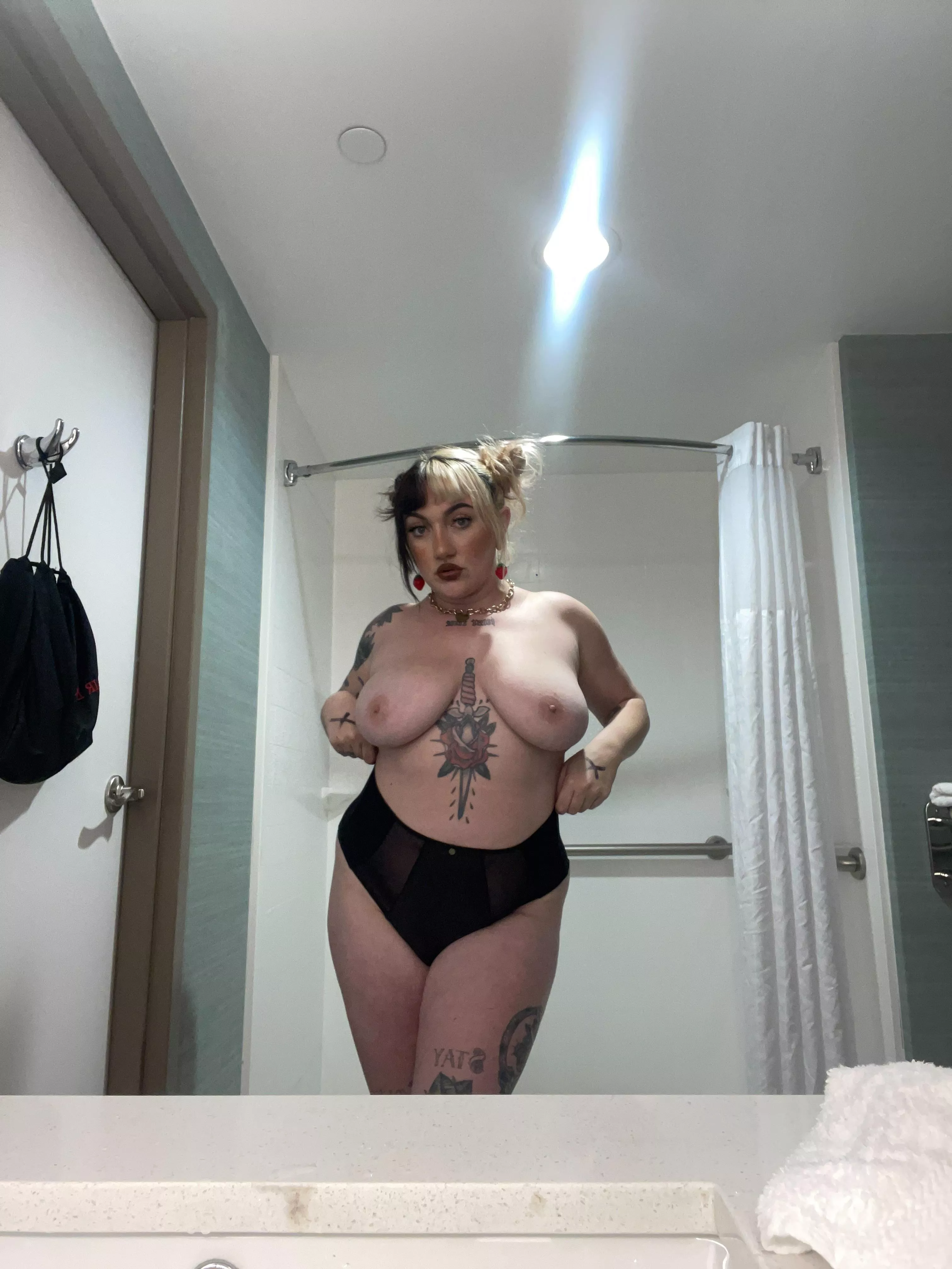 Hi 🖤 what are you up to?