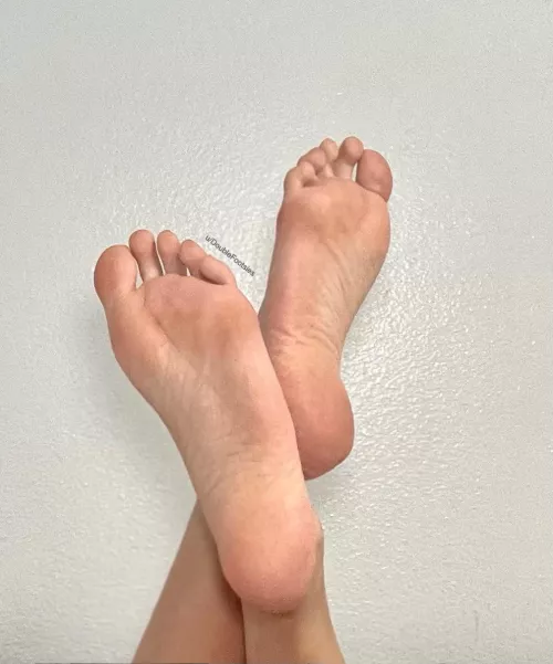 I caught you staring 👣 what would you do with my soles? 💋