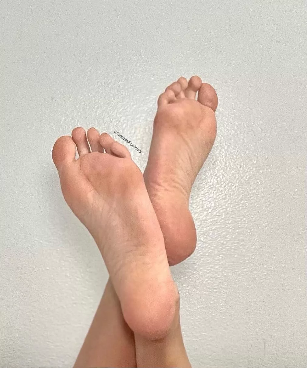 I caught you staring 👣 what would you do with my soles? 💋