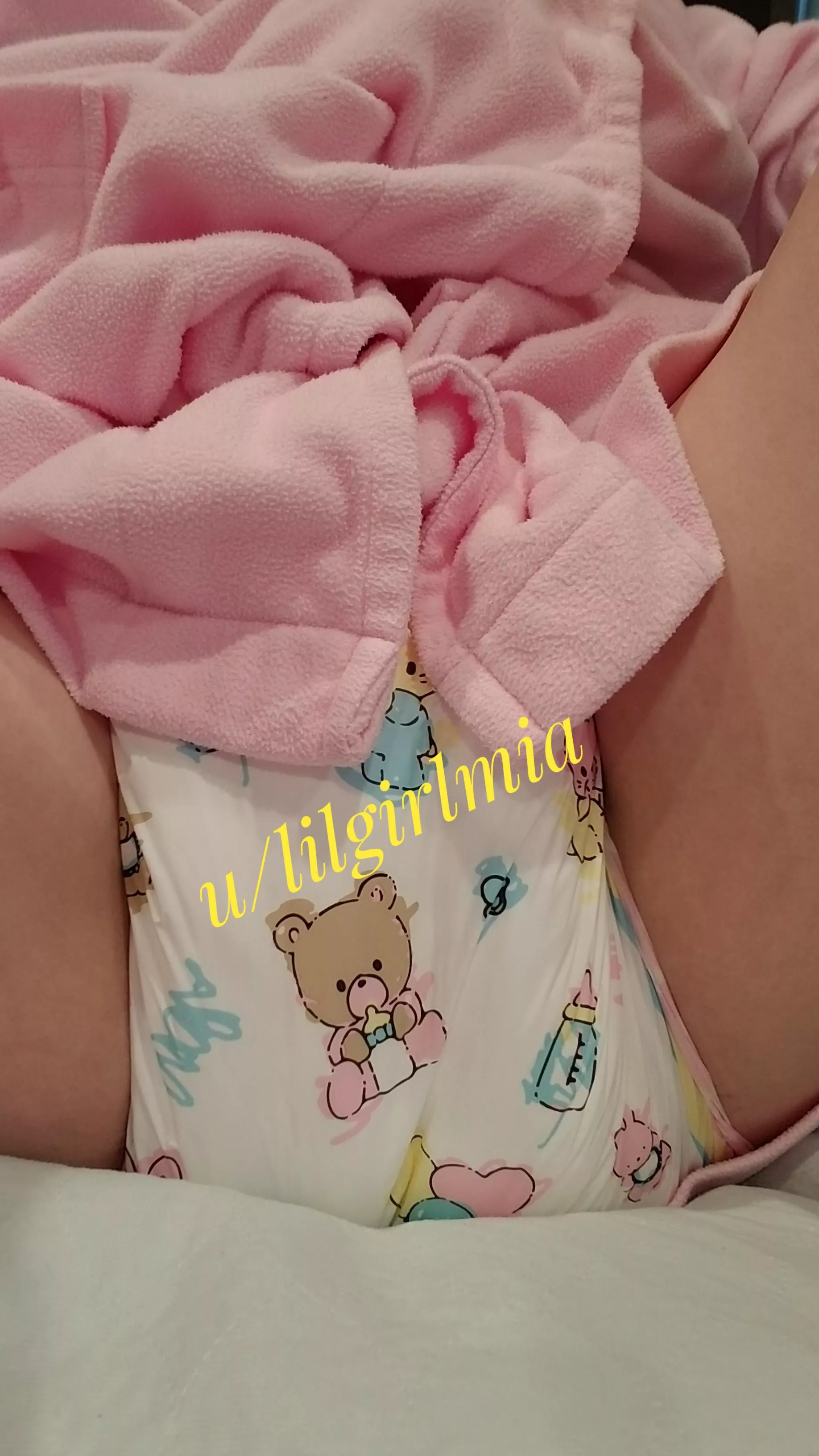 I know.. I did lotsa tinkles.. But is there anything cuter than a cutie baby in her baby cuties?? 🤔🤔🤔