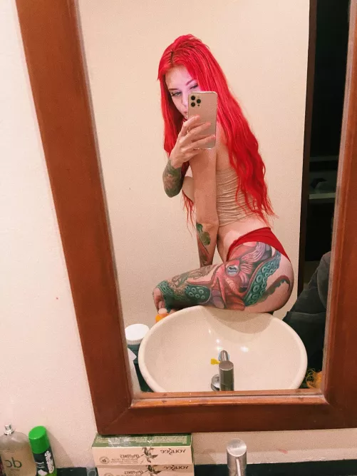 I like it when you put your hands on the back of my head