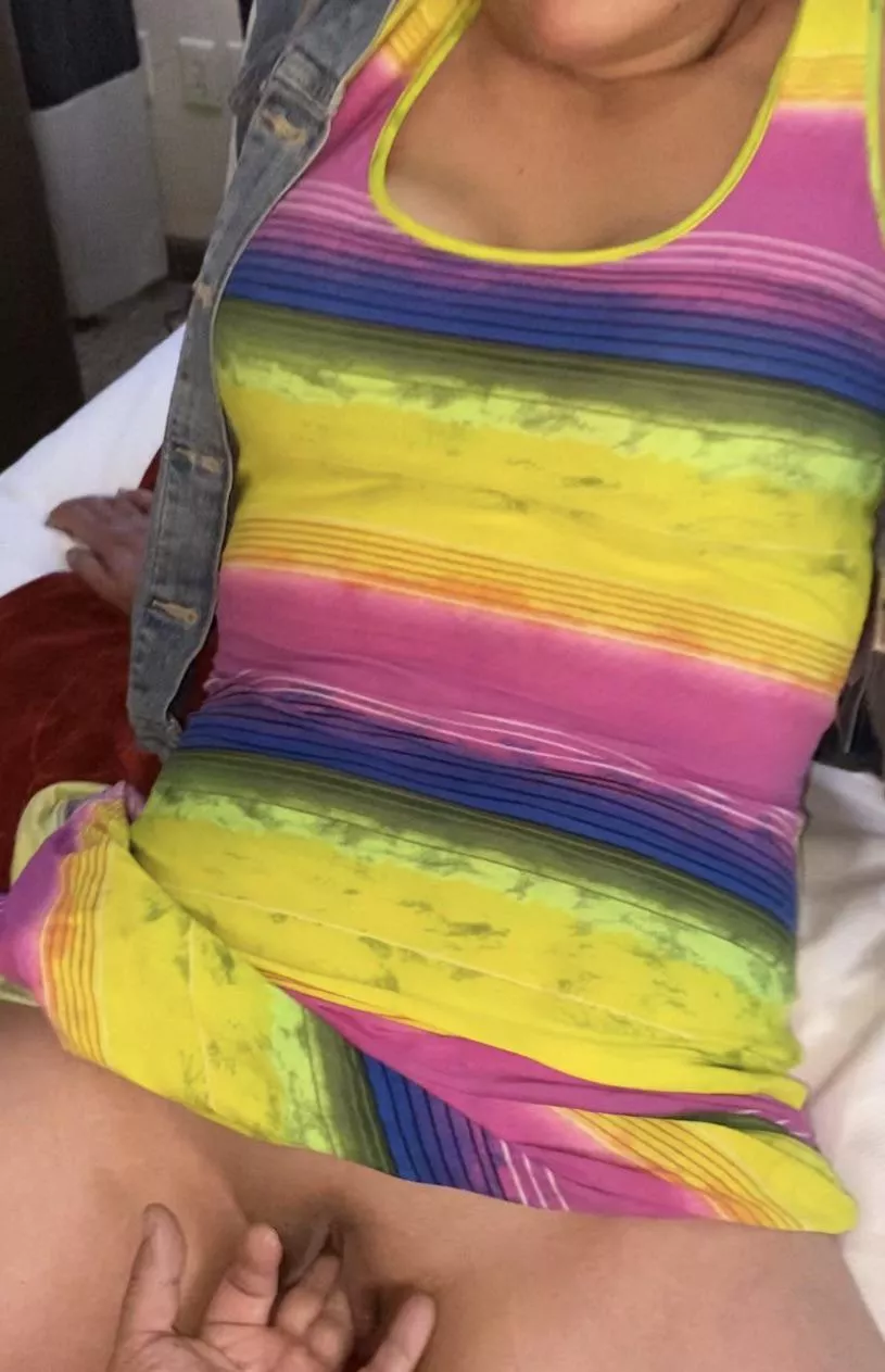 I love it when she doesn’t wear panties in public. Just makes me think about another guy putting his hands under her dress. Well maybe more than his hand