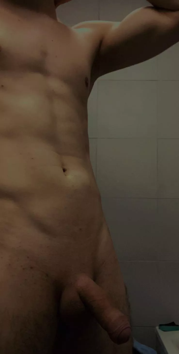 I really need some 18 hot boy to jerk off with (19yr) 😋