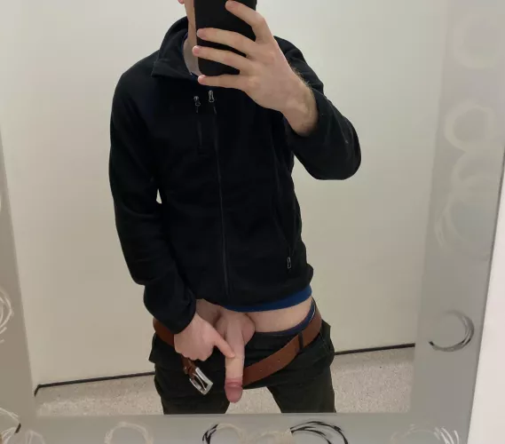 If you want a dick to suck at work then I’m your man ;)