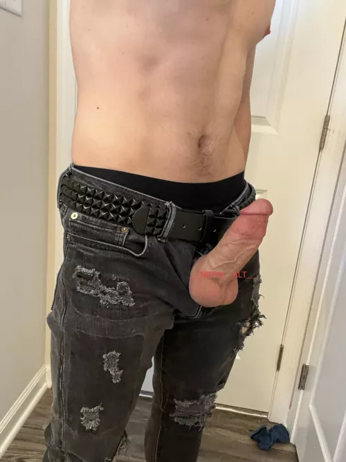 I’m having some fun on my day off. 24, DMs open.